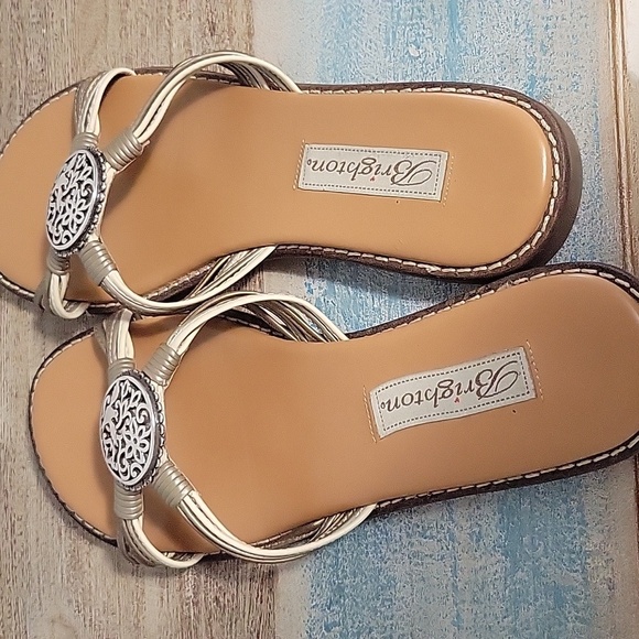 Brighton Sz7 Women's Tan Sandals Silver tone bird, scrollwork, floral emblem - Picture 2 of 7